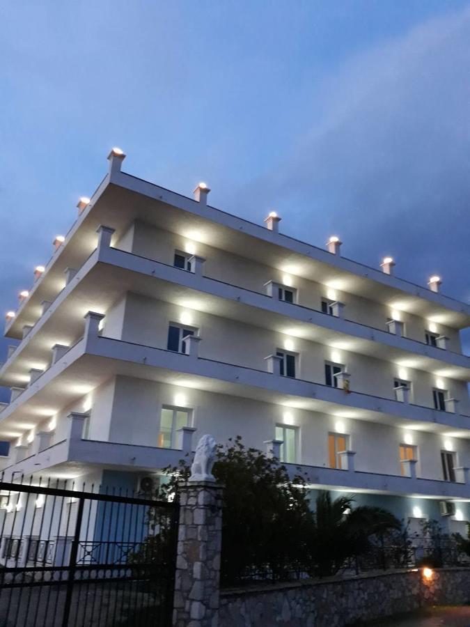 Mihalis Apartments Himare Exterior foto