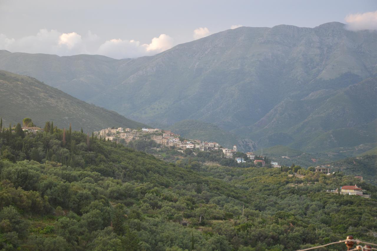 Mihalis Apartments Himare Exterior foto