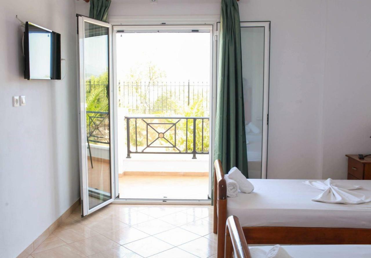 Mihalis Apartments Himare Exterior foto