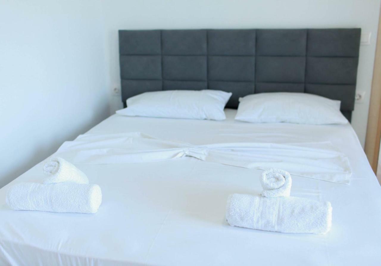 Mihalis Apartments Himare Exterior foto